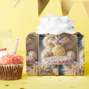 Papier Cadeau Ginger Kitten avec Licking un gâteau d'anniversair