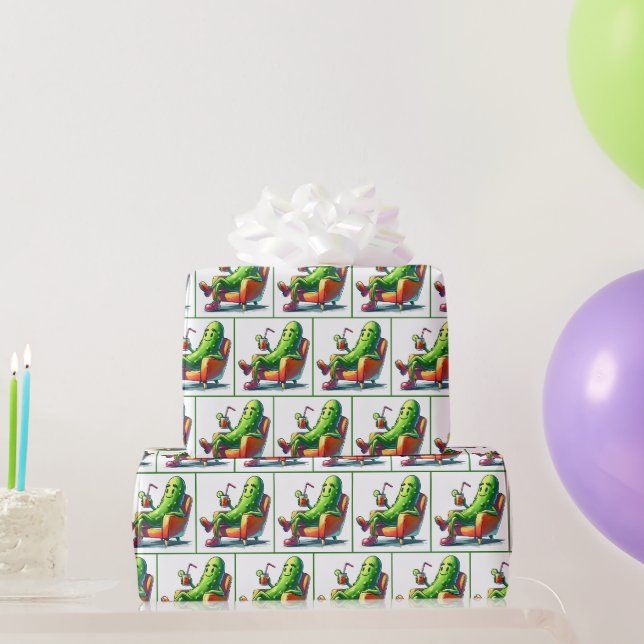 Papier Cadeau Gros Dill Pickle assis dans une chaise (Cadeaux de fête)