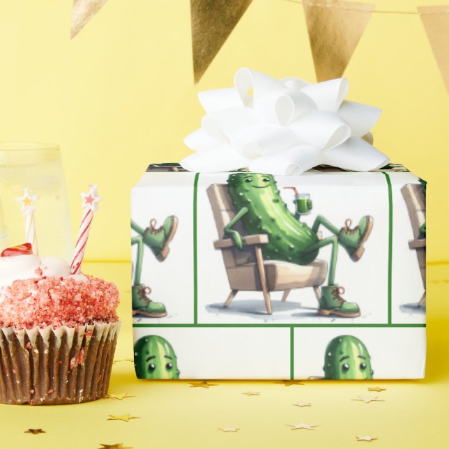 Papier Cadeau Gros Dill Pickle assis dans une chaise (Fête d'anniversaire)