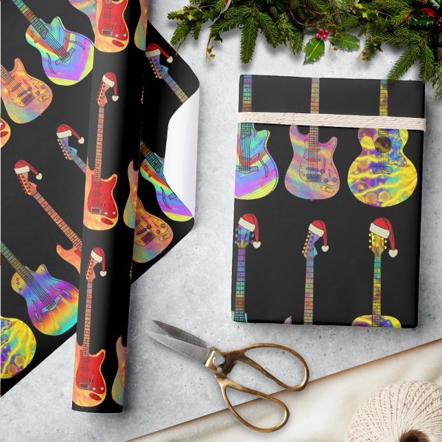 Papier Cadeau Guitares électriques acoustiques Noël coloré (Christmas guitars wearing santa hats pattern black holiday wrapping paper for guitarist musicians )