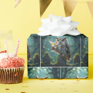 Papier Cadeau Hibou tenant un cocktail dans une forêt mystique