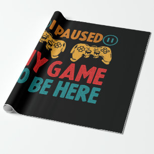 Papier Cadeau J'ai suspendu mon jeu pour être ici drôle Sarcas
