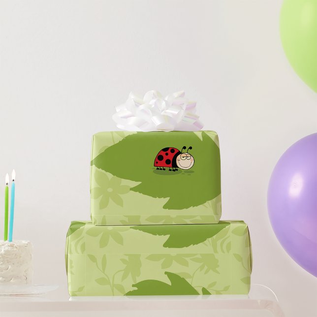 Papier Cadeau Ladybug Sur Un Papier D'Enveloppement De La Feuill (Créateur téléchargé)