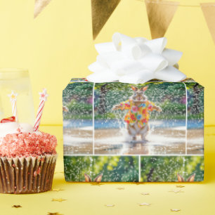 Papier Cadeau Lapin portant une chemise à fleurs dans l'eau