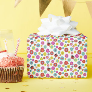 Papier Cadeau Les coccinelles dans le jardin parmi les fleurs