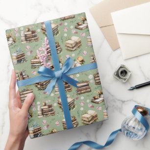 Papier Cadeau Livres anciens et fleurs sur fond vert sauge
