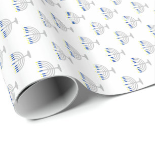 Papier Cadeau Menorah en argent pour Hanoukka sur fond blanc