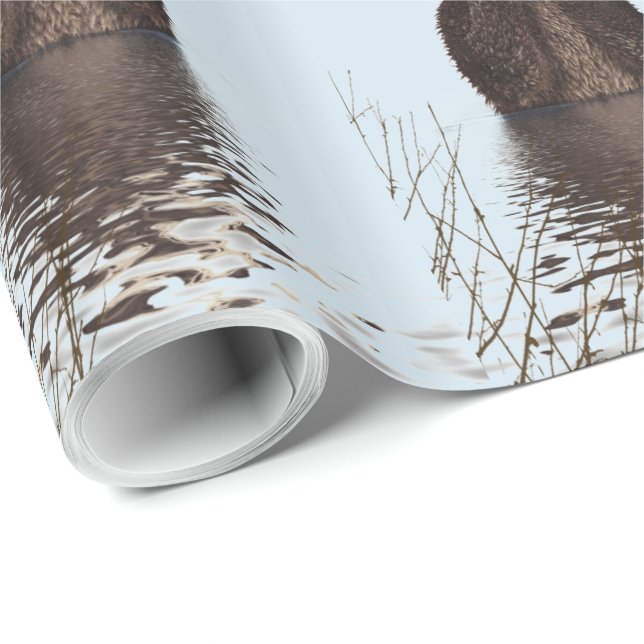 Papier Cadeau Mignonne Otter debout dans un étang tenant son vis (Coin rond)