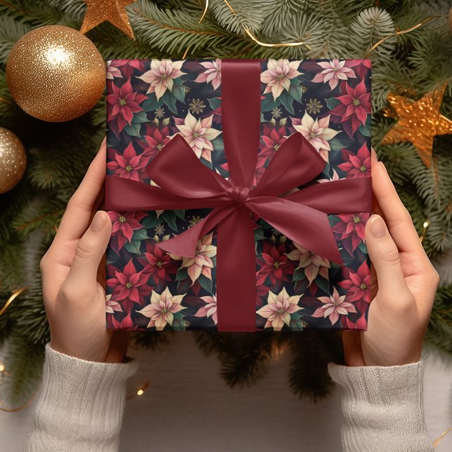 Papier Cadeau Moody foncé Poinsettia vacances d'hiver florales (Elegant Dark and Moody Poinsettia Floral Christmas and Winter Holiday Wrapping Paper)