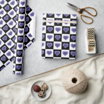 Motif à damiers noir et blanc, coeur violet