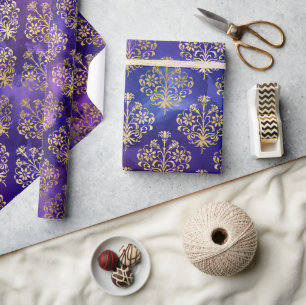 Papier Cadeau Motif aquarelle violet avec damas doré