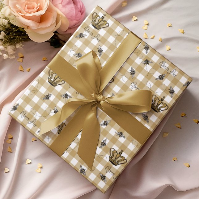 Papier Cadeau Motif élégant abeille royale gingham or (Elegant Gold Gingham Pattern with a Hand-Drawn Vintage Inspired Buzzing Queen Bee & her Royal Crown)