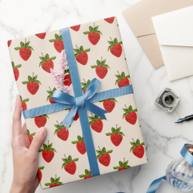 Papier Cadeau Motif fraise sur beige (Créateur téléchargé)