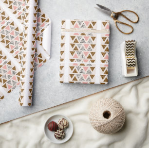 Papier Cadeau Motif Léopard Chic et Triangle Rose
