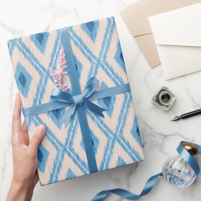 Papier Cadeau motif vintage bleu Ikat. (Cadeaux)