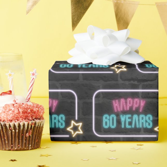 Papier Cadeau Neon 60th Birthday Marquee On Brick Wrapping Paper (Fête d'anniversaire)