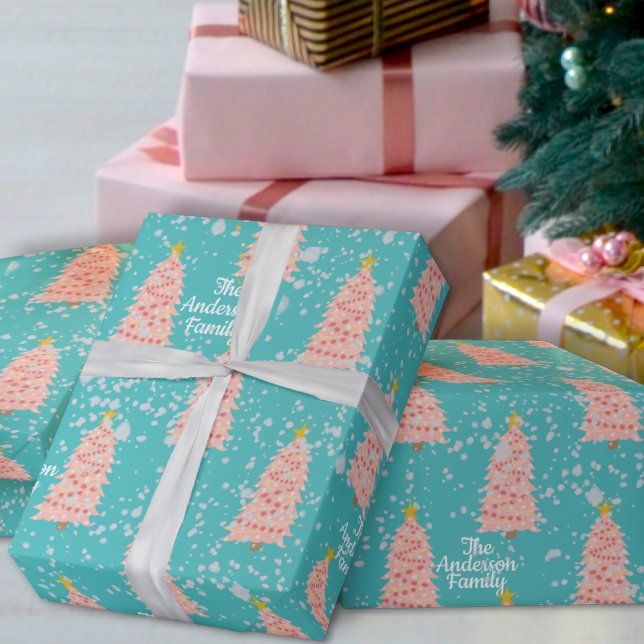 Papier Cadeau Nom personnalisé Arbres de Noël roses sur Aqua Blu (Créateur téléchargé)