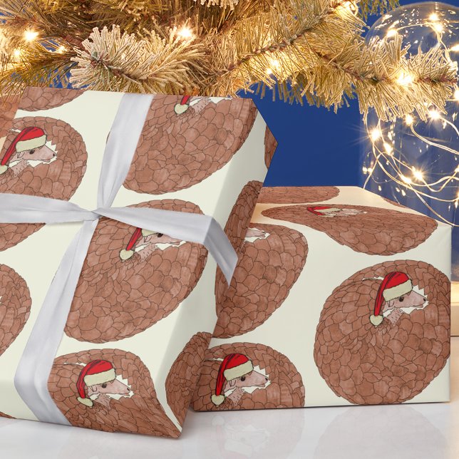 Papier Cadeau Pangolin en voie de disparition Noël animal (Christmas cute pangolin holiday wrapping paper Rolled up pangolin wearing a Santa hat pattern)