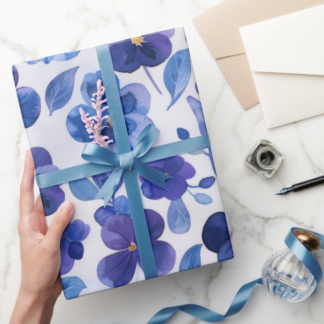 Papier Cadeau Pansies de style aquarelle bleu violet imprimé Flo (Cadeaux)
