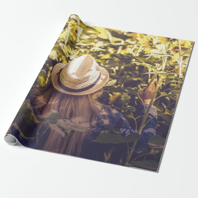 Papier Cadeau Personne portant un casquette blanc à côté des cha (Déroulé)