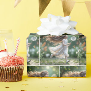 Papier Cadeau Petite fille pourchasser des papillons avec un fil