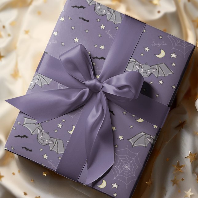 Papier Cadeau Purple Éffrayant mignonne Bats Fille Halloween (Adorable Kids Halloween Spooky Cute Bats, Moons, Stars, Spider Webs & Hand-written "Spooky Cute".)