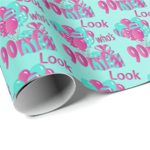 Papier Cadeau Regardez qui est 90 dans le rose et anniversaire