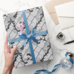 Papier Cadeau Rose fantôme Escalade une barrière de lien chaîne