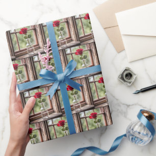 Papier Cadeau Rose Rouge Dans La Fenêtre Fermière