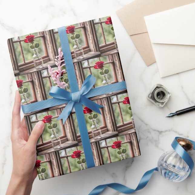 Papier Cadeau Rose Rouge Dans La Fenêtre Fermière (Cadeaux)
