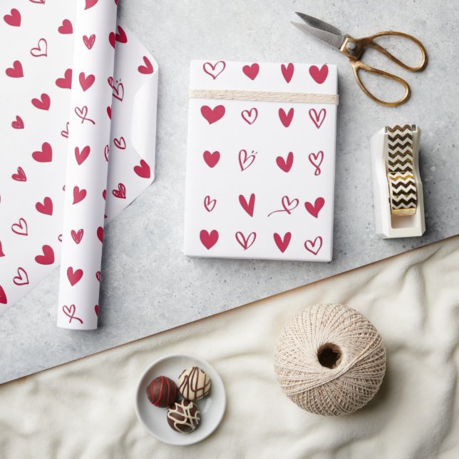 Papier Cadeau Rouge blanc à main tiré Valentine's Day Hearts (Artisanat)