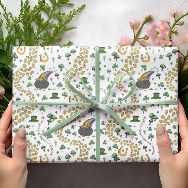 Papier Cadeau Saint Patrick's Day Leprechaun Pot d'or (St Patrick's Hand-Drawn Design in Black Ink. Pot of Gold, Shamrocks, Green Clovers, Horseshoe, Coins)