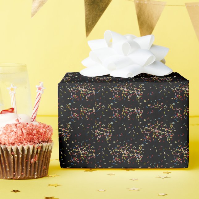 Papier Cadeau Saupoudrer de gâteau sur le noir (Fête d'anniversaire)