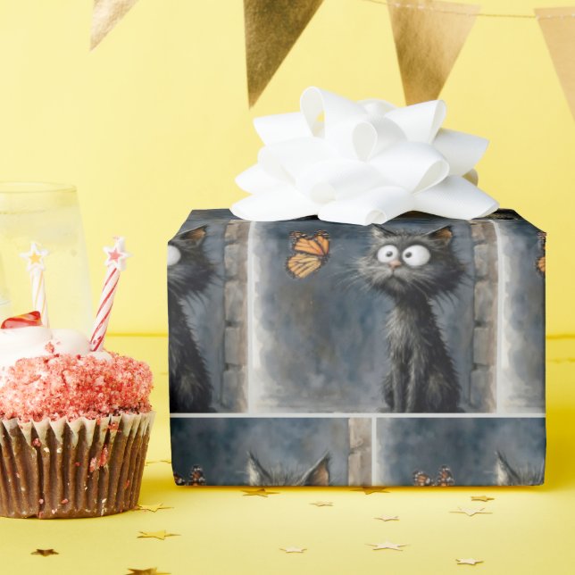 Papier Cadeau Scruffy Cat Staring at a Butterfly (Fête d'anniversaire)