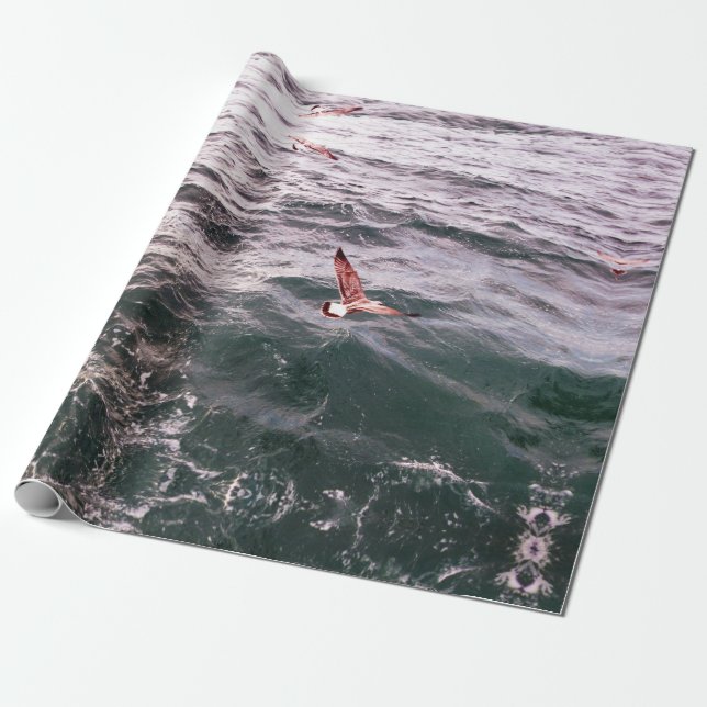 PAPIER CADEAU SEAGULL VOLANT AU-DESSUS DES VAGUES MARITIMES (Déroulé)