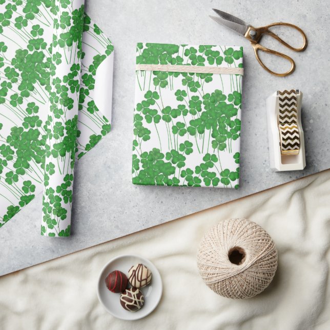 Papier Cadeau Shamrocks irlandais en blanc (Artisanat)