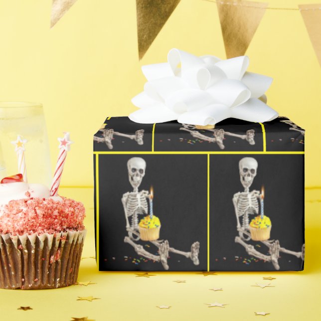 Papier Cadeau Squelette D'Halloween Avec Gâteau D'Anniversaire (Fête d'anniversaire)
