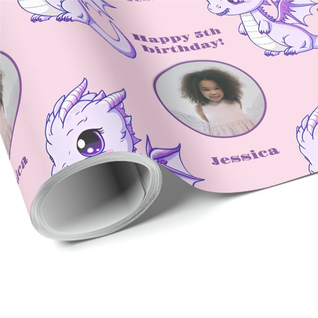 Papier Cadeau Texte photo personnalisé de mignon rose Chibi Drag (Coin rond)