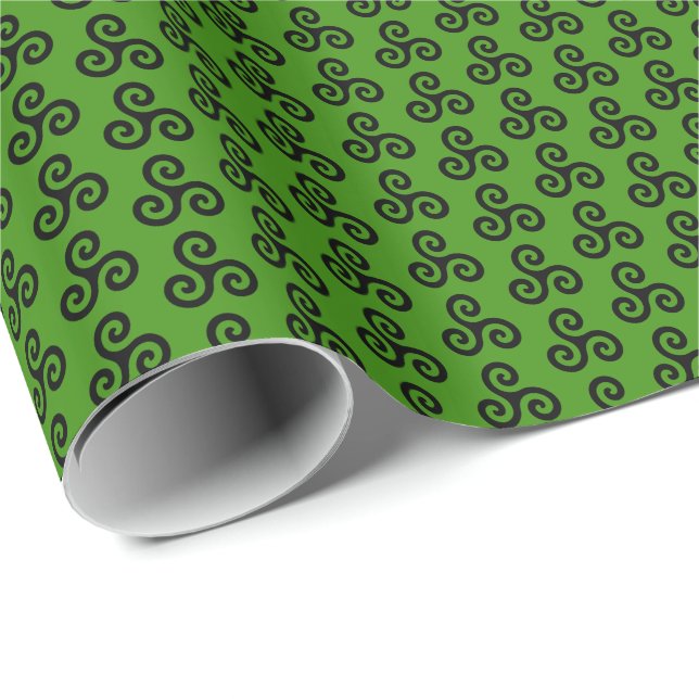 Papier Cadeau Triskele à trois spirales celtique noir sur vert (Coin rond)
