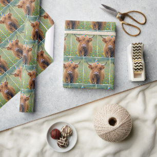 Papier Cadeau Vache des Highlands d'anniversaire avec chapeau de