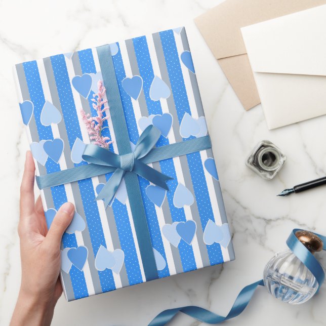 Papier Cadeau Valentine's Day hearts on striped background  (Cadeaux)