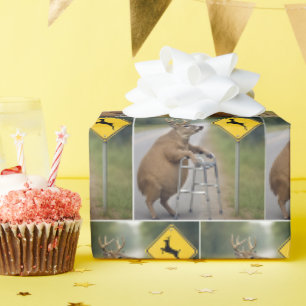 Papier Cadeau Vieux cerf penché sur un marcheur
