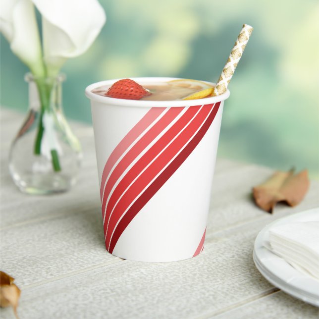Papier-Cup - Schattierungen aus roten, diagonalen  Pappbecher (In Situ)
