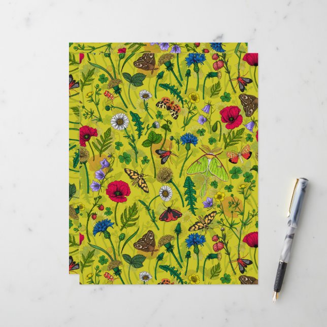 Papier Fleurs sauvages et papillons de nuit en vert (Devant/Arrière en situation)