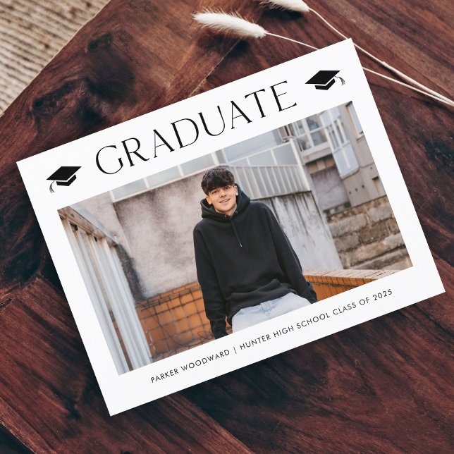 Papier Invitation de remise de diplômes simple à 2 photos (Simple black and white cap budget 2 photo graduation invitation announcement card.)
