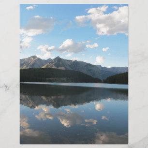 Papier Minnewanka Lake, Alberta, Canada