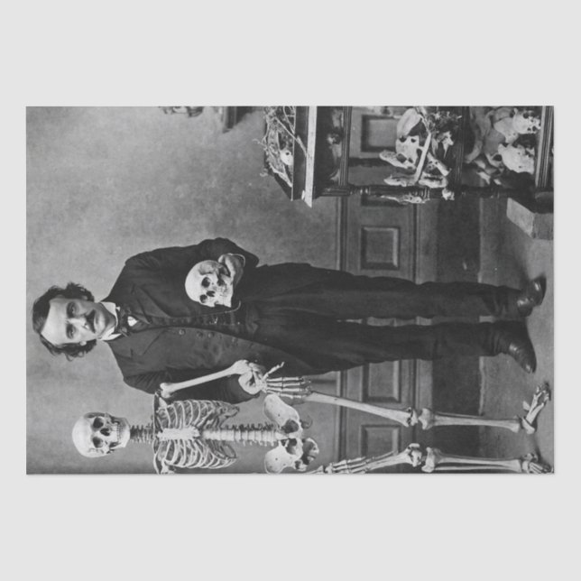 Papier Mousseline Edgar Allan Poe Holding a Skeleton Halloween Art (Recto)