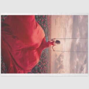 Papier Mousseline Une dame en rouge qui balaie les Roses