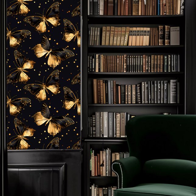 Papier Peint Dark Academia Gold et Papillons noirs (Dark Academia Gold and Black Butterflies Wallpaper in a library.)