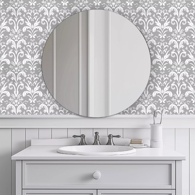 Papier Peint Gris complexe monochromatique (Monochromatic Intricate Gray Wallpaper in a white bathroom.)